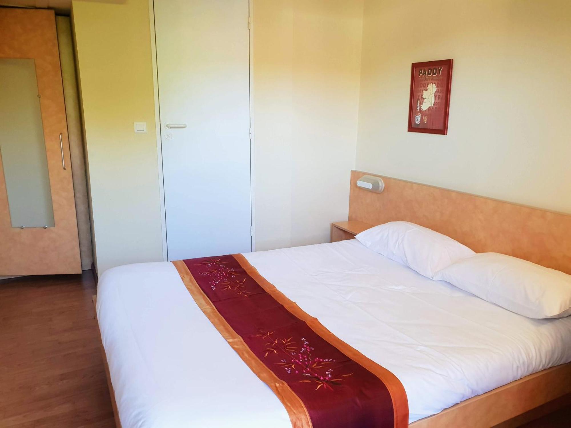 Maurs Logis Hotel Restaurant Cruzel מראה חיצוני תמונה